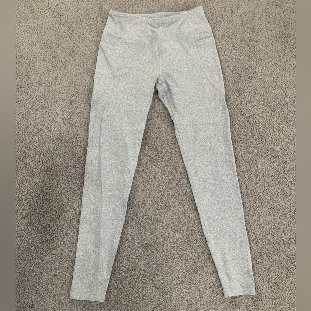 Grey workout leggings. Thick and sweat absorbent material. Size: S (stretchy)